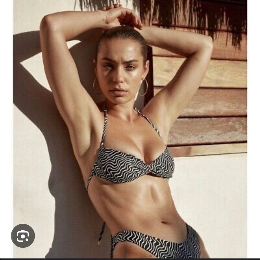 Monday Swimwear-Tamarama Top,XL with Byron Bottom, L - NWT